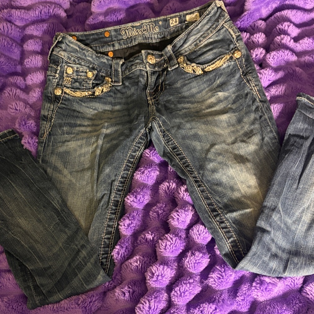 Miss Me Signature Cropped Jeans